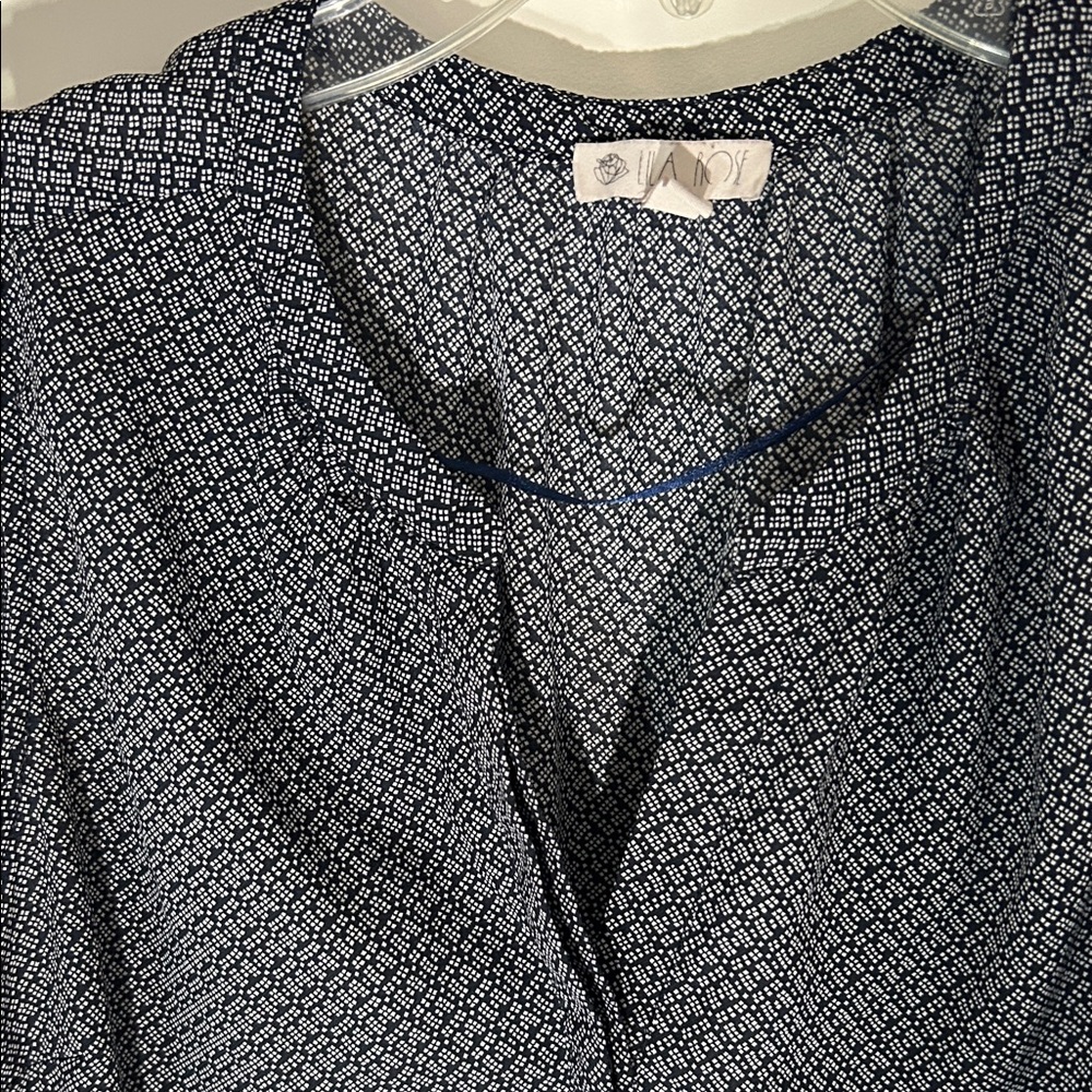 Lila Rose Navy Blue Sleeveless Blouse, size Large